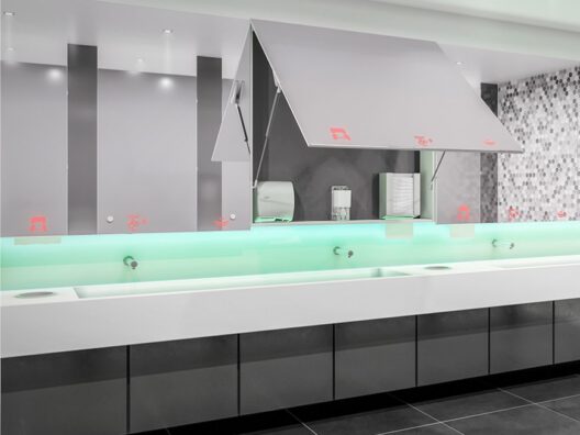 4 razones para instalar un sistema “detrás del espejo” en un baño público